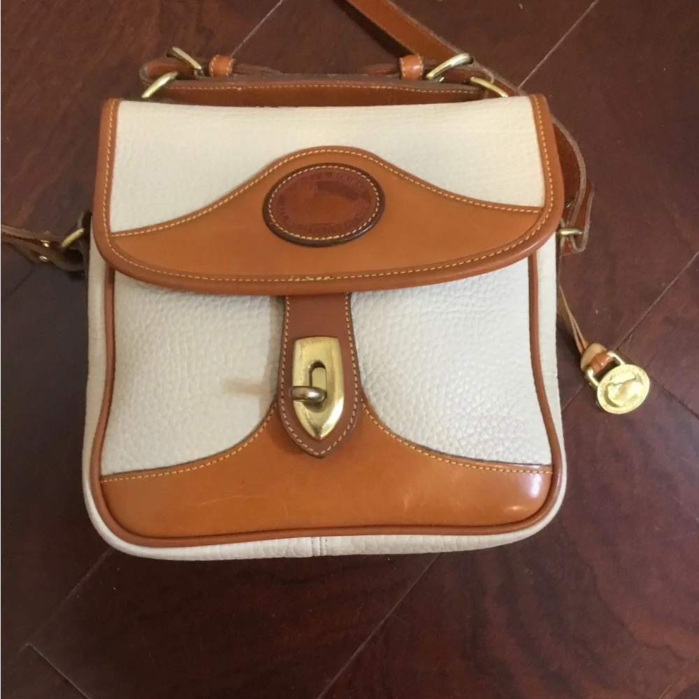 Dooney&Bourke all weather pebbled leather cross body bag like new condition - Picture 5 of 9